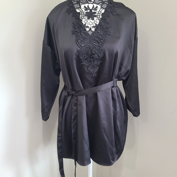 MAMALICIOUS MATERNITY SATIN TOP WITH LACE DETAIL - Picture 6 of 9